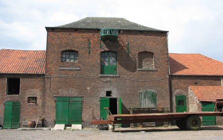 Le bâtiment de la brasserie en 2007, portant encore le nom de Hénaut.