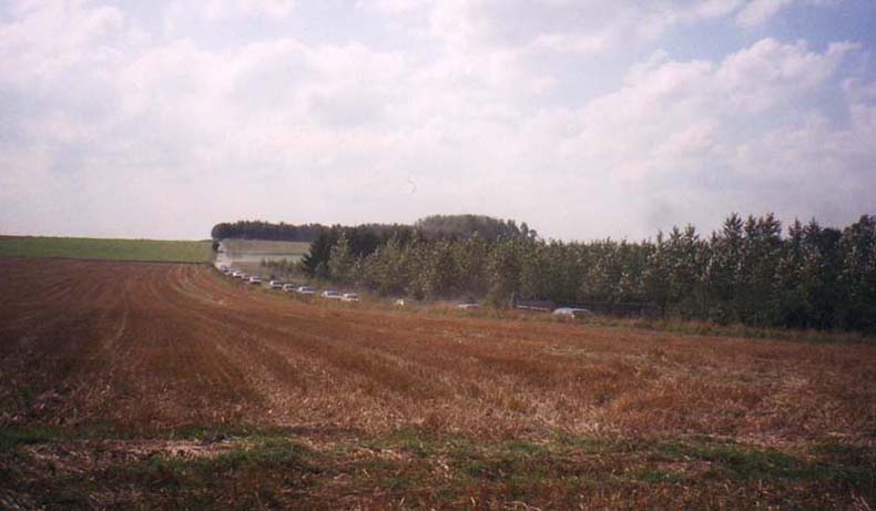 1996 : le cortège des voitures arrivant sur Branleux...